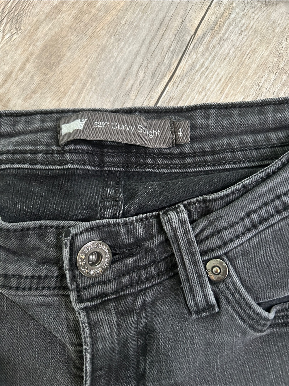 Levi's Women's Black 529 Curvy Straight Leg Jeans - Picture 2 of 3